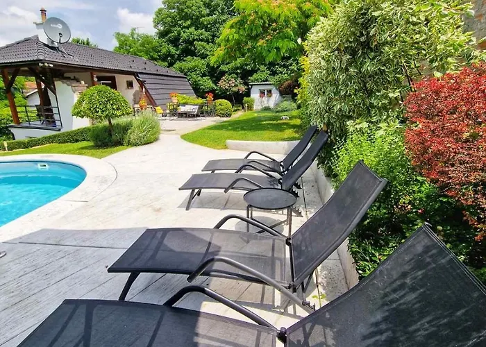 Riverside Pool 公寓 *