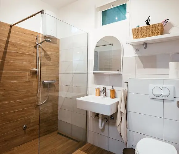 Riverside Pool * 诺威萨